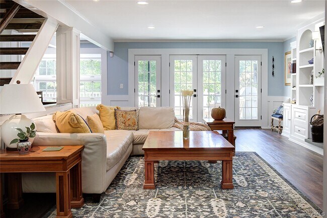 Foto del edificio - 2 Spring Hollow Rd