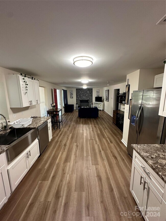 Foto del edificio - 1525 Summerville Rd