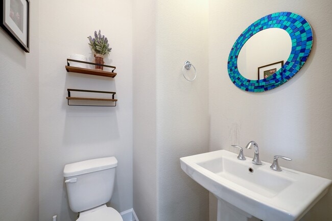 Foto del edificio - 2119 Naomi St