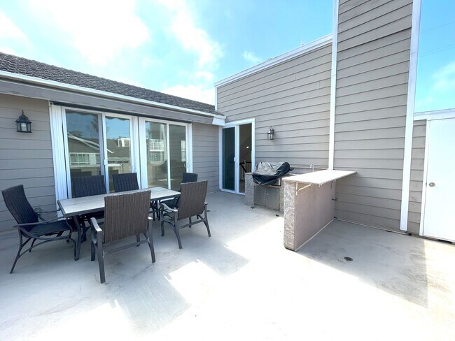 Foto del edificio - Beautiful 3 bedroom detached townhome with...
