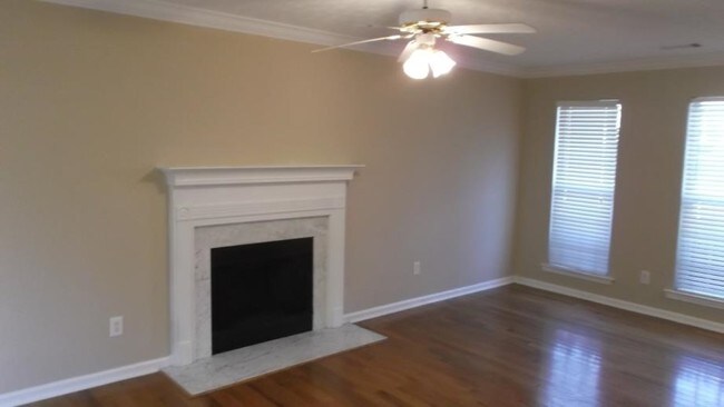 Building Photo - 5723 Three Lakes Dr