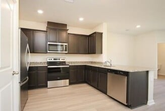 Building Photo - 545 Bains St