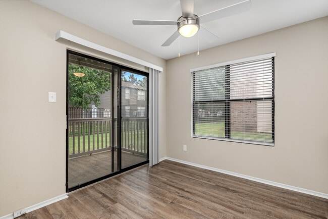 Building Photo - The Ellington at Kirby