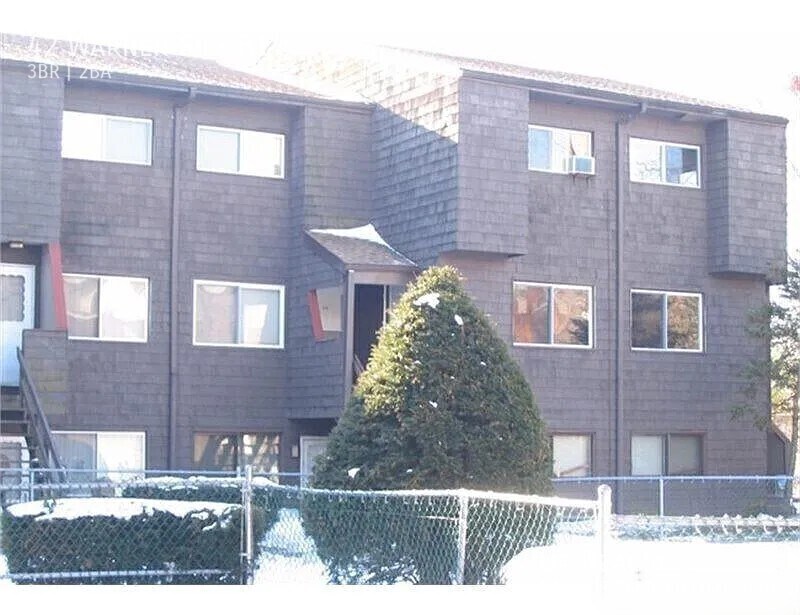 Building Photo - 42 Warner St