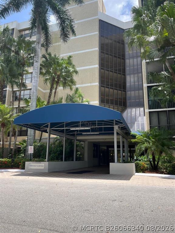 Foto del edificio - 16300 Golf Club Rd