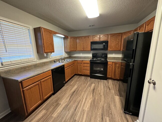 Building Photo - Cute, updated 3 bedroom!