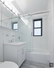 Building Photo - E 16 ST