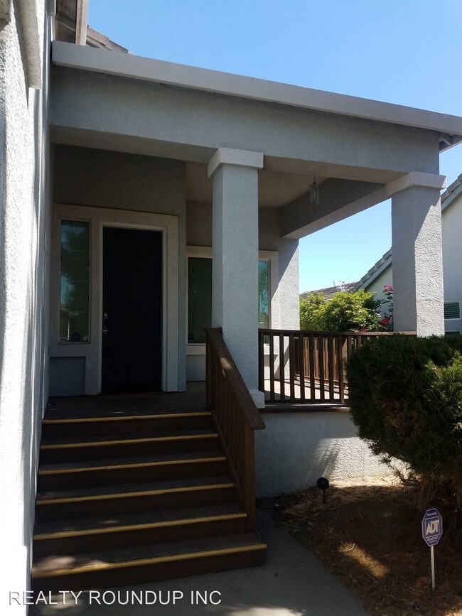 Building Photo - 4 br, 2.5 bath House - 6391 Fieldale Dr