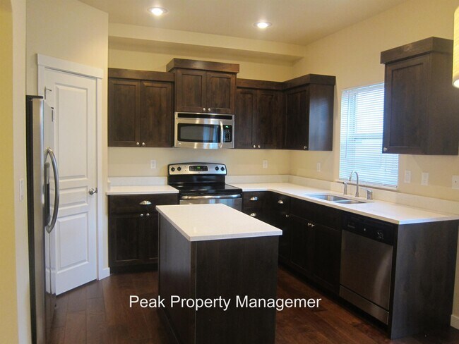 Building Photo - 8752 W Pine Valley Ln