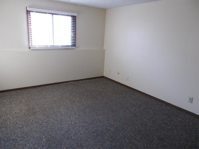 Building Photo - 643 Kennedy Dr