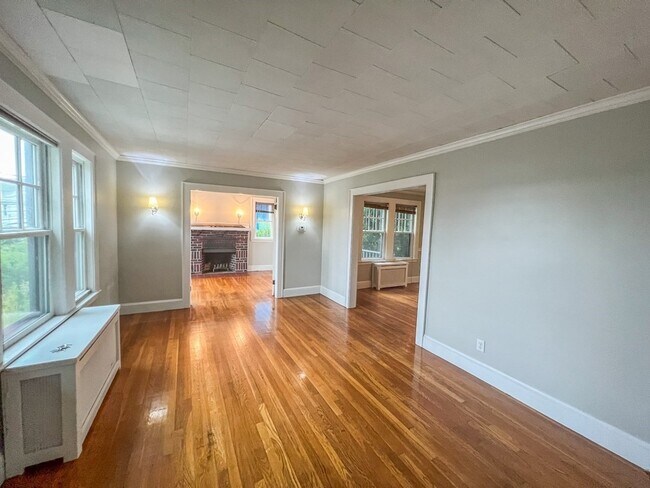 Building Photo - 52 Edgecliff Rd