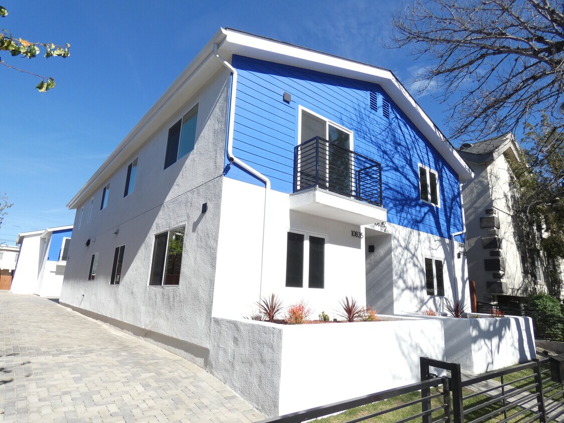 Primary Photo - 10835 Blix St
