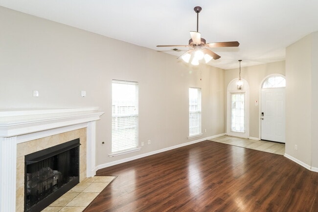 Building Photo - 10229 Cottage Farms Dr