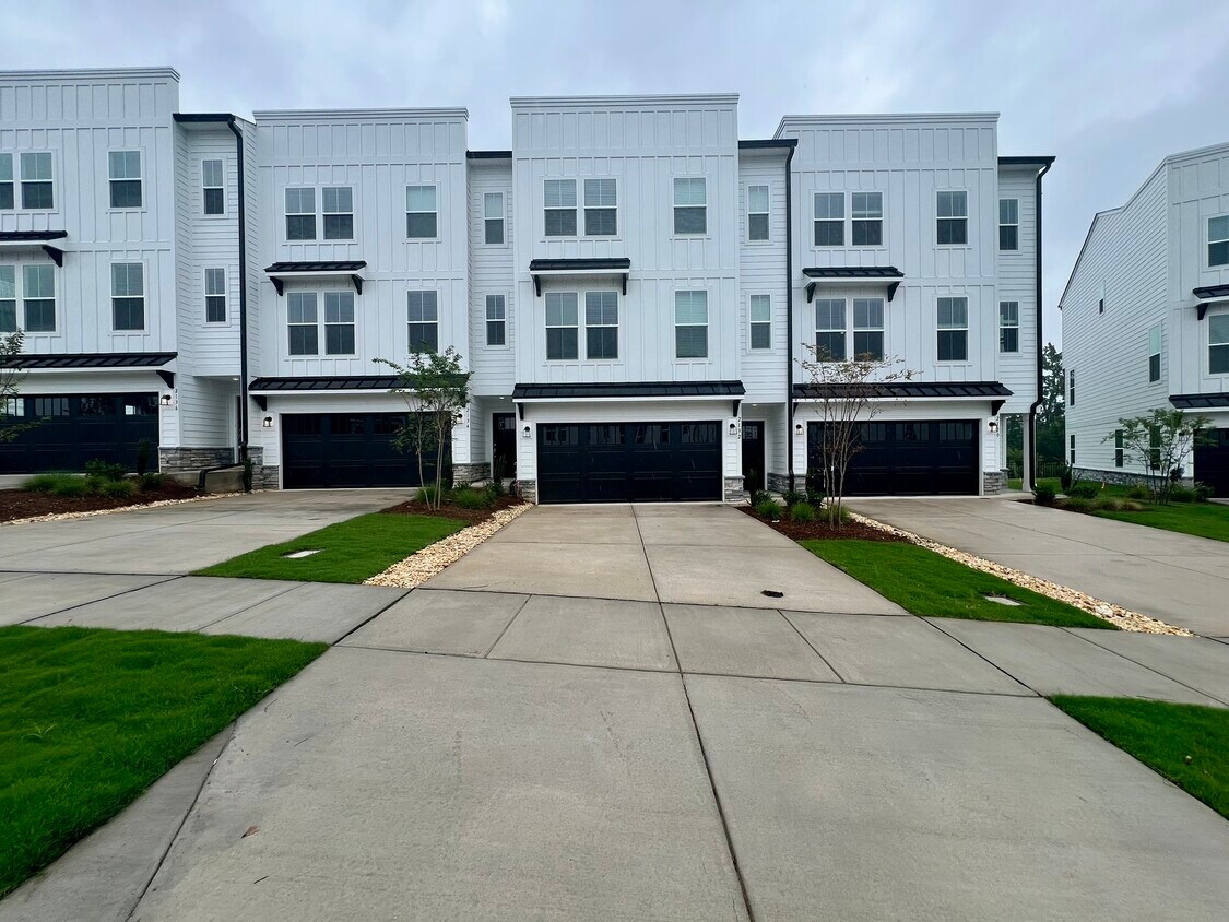 Foto principal - 2132 Barrowcliffe Dr NW