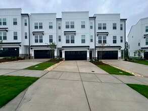 Building Photo - 2132 Barrowcliffe Dr NW