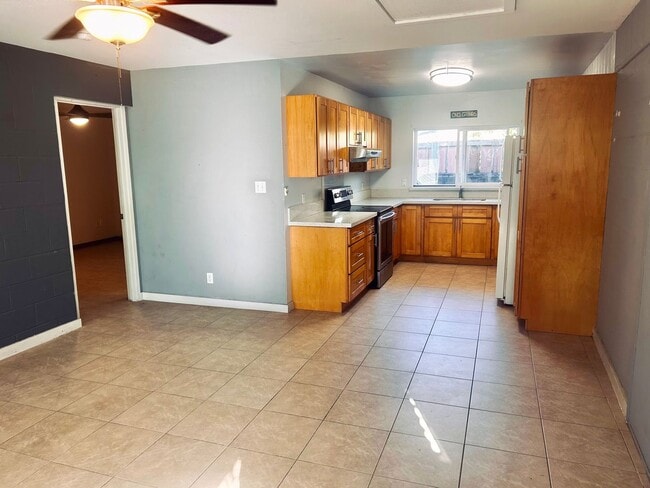 Building Photo - 606 Kaulani Way