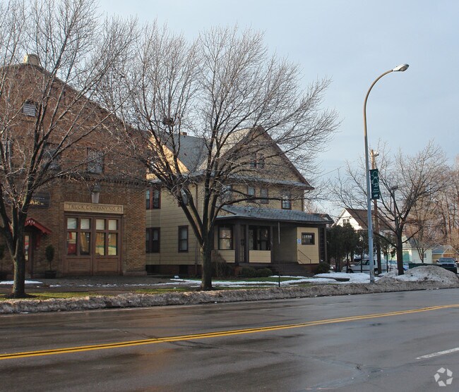 Building Photo - 1041-1043 Dewey Ave