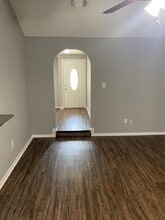 Building Photo - 614 Meadowglen Dr