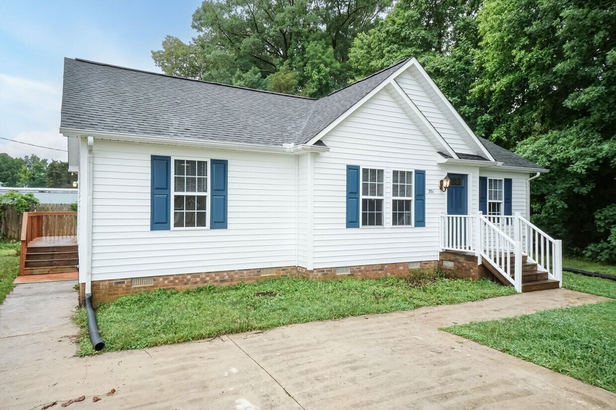 Foto principal - Charming 3 Bed/2 Bath Minutes Away From El...