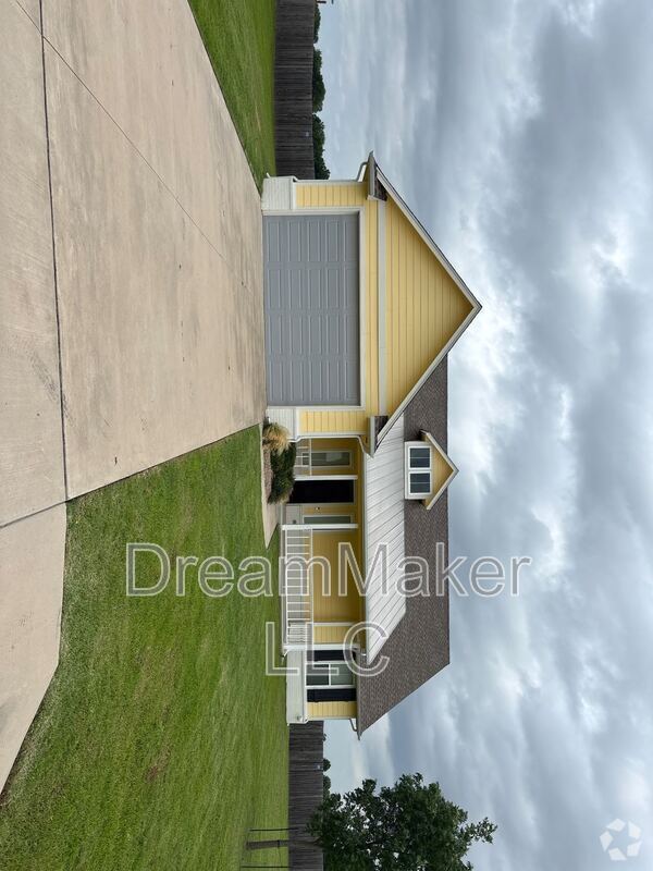 Building Photo - 3043 SE 34th St