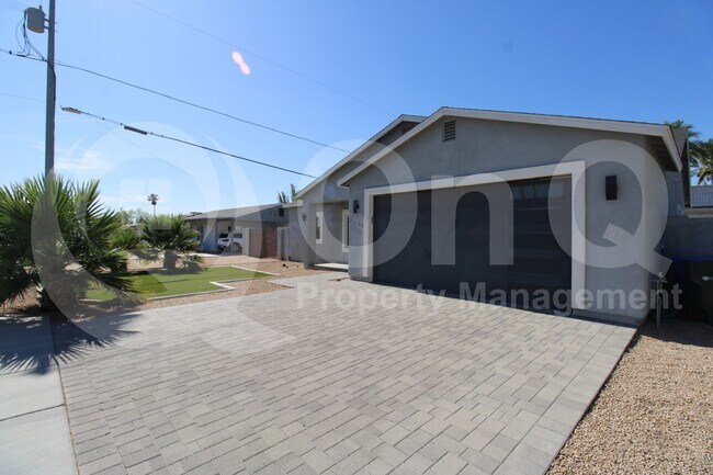 Foto del edificio - 2140 E Palm Ln