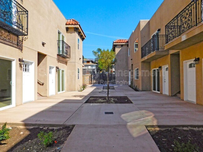 Foto del edificio - 10215 Tujunga Canyon Blvd