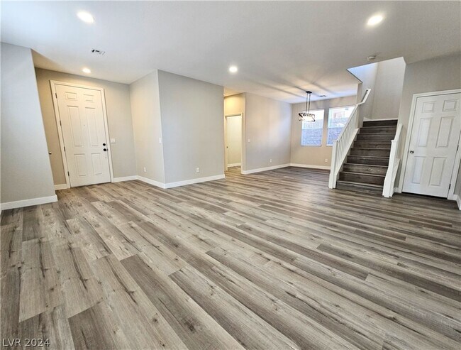 Building Photo - 768 Anacapri St