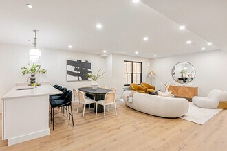 Building Photo - 421 Saratoga St