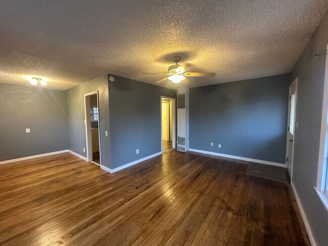 Foto del edificio - Two bedroom, One and half bathroom house, ...