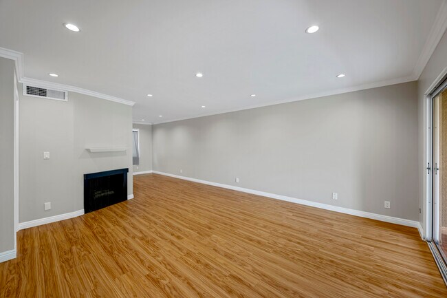 Building Photo - 7908 Via Stefano