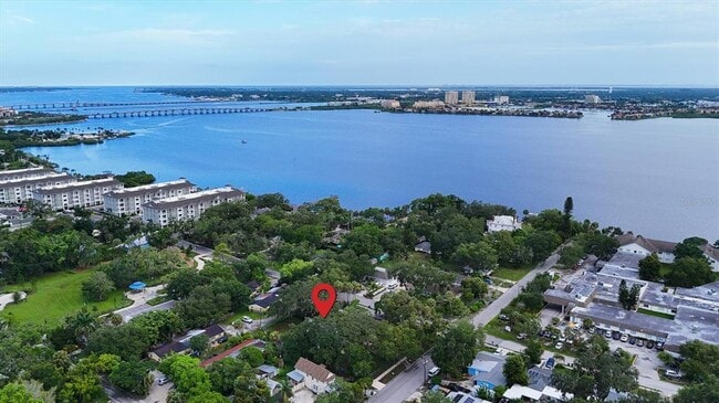 Building Photo - 210 15th St E