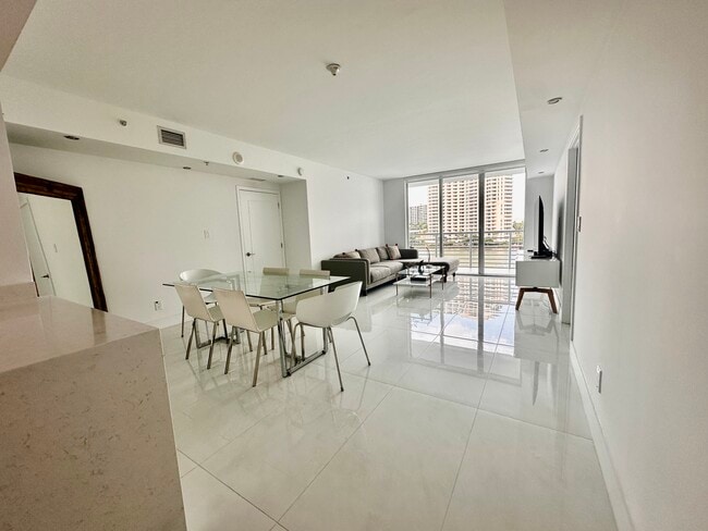 Building Photo - 335 S Biscayne Blvd