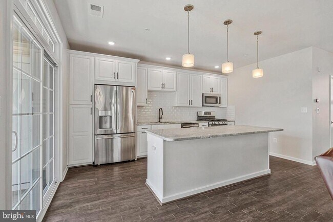 Foto del edificio - 23286 Southdown Manor Terrace