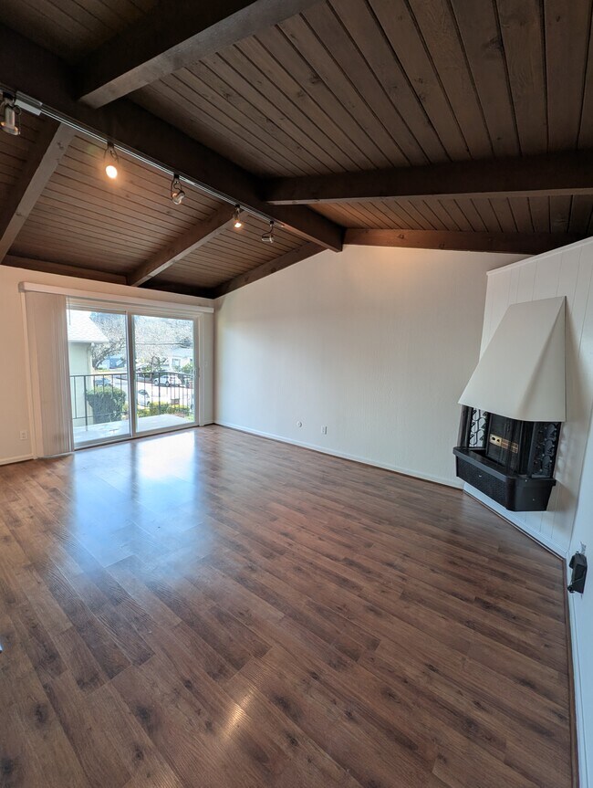 Building Photo - 214 Bayview St