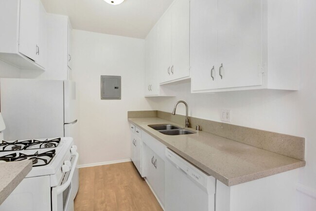 Building Photo - 1241 9th St