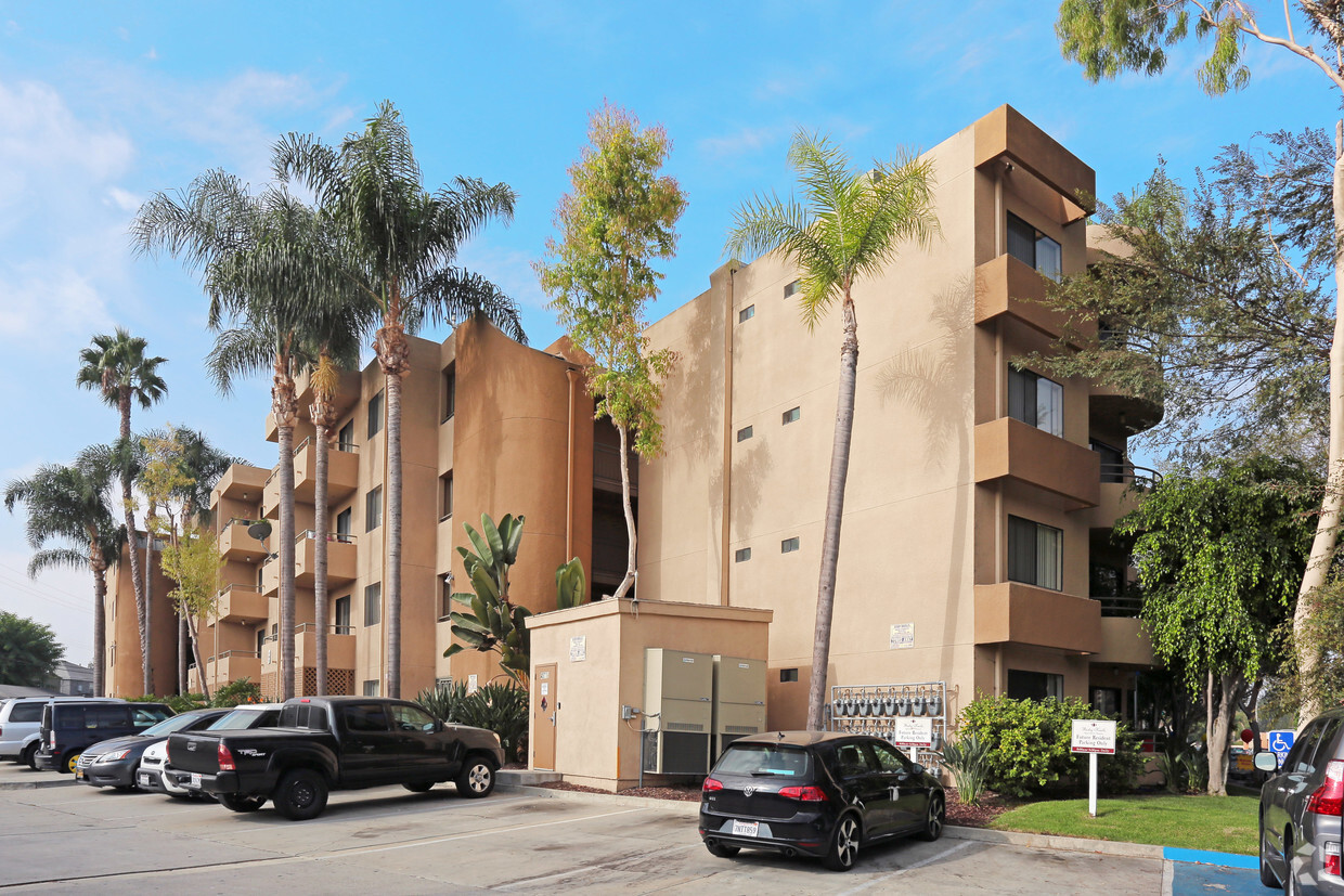 The Knolls Apartments Long Beach