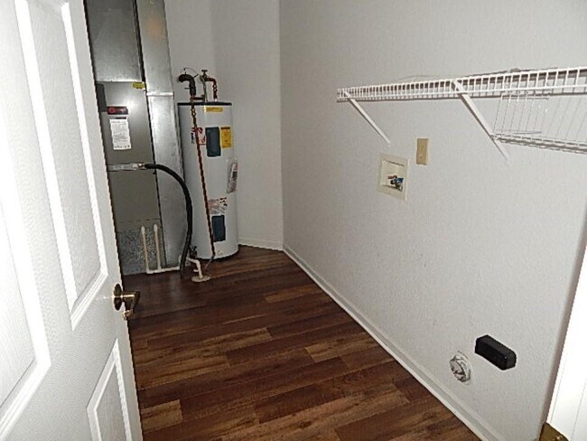 Building Photo - 7644 Scatter Woods Ln