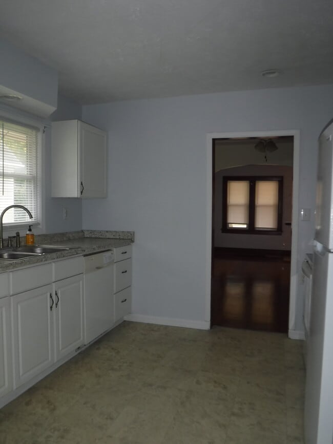 Building Photo - 3509 Saint Joseph Ave