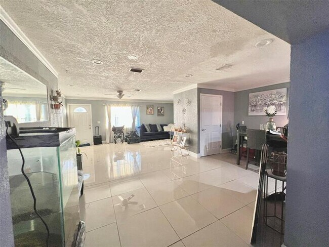 Foto del edificio - 7207 SW 5th St