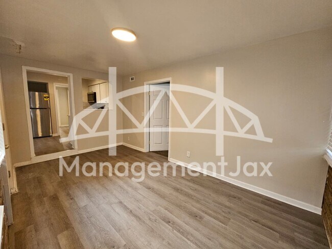 Foto del edificio - 5201 Janice Cir S