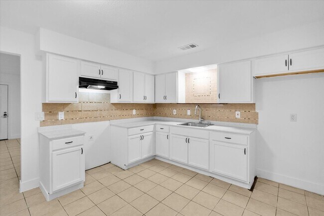 Foto del edificio - 2828 Cottonwood Ln