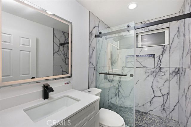 Foto del edificio - 8740 Byers St