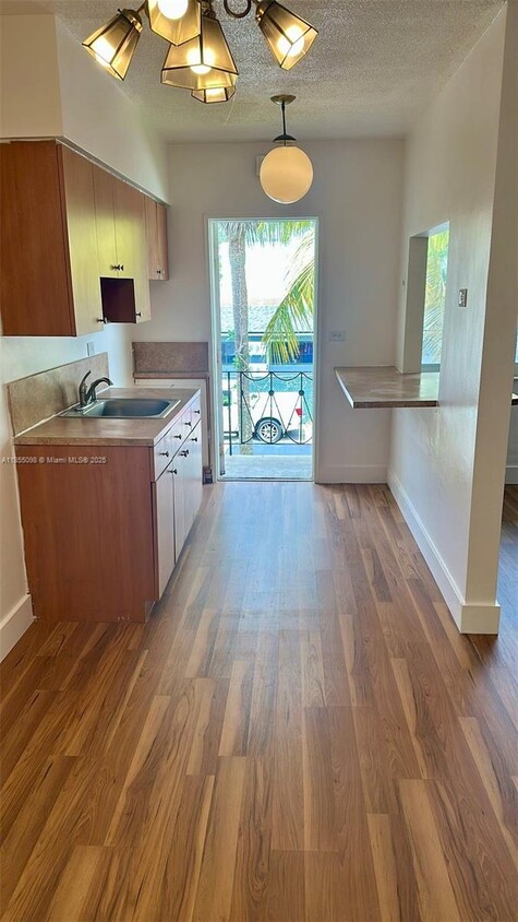 Foto principal - 70 NW 77th St
