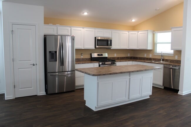 Building Photo - 278 Pelchat Pl