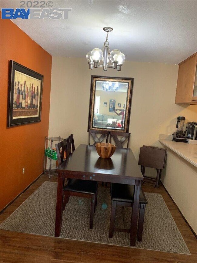 Foto del edificio - 12 Town Square Pl