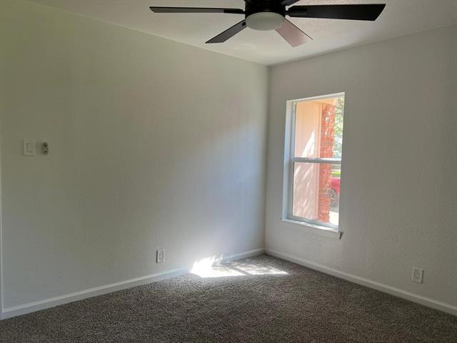 Building Photo - 224 E Oak Dr