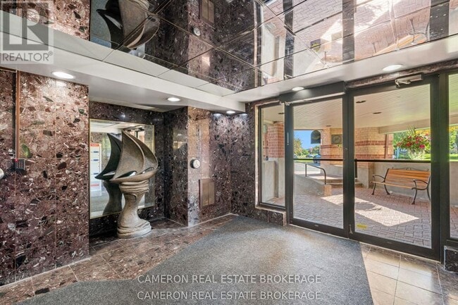 Building Photo - 121 Water St W