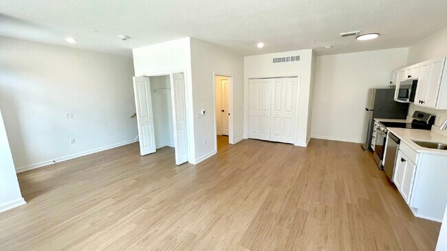 Building Photo - 2 Bed 1 Bath Brand New Contemporary Apartments!