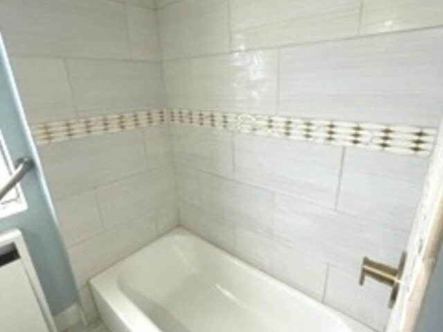 Building Photo - 743 E 84th Pl