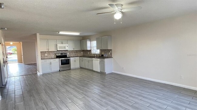 Building Photo - 1365 Epson Oaks Way